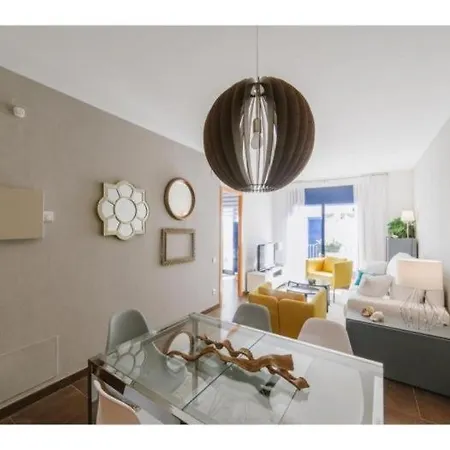 Spaces Deluxe Apartment- 3 Bedroom, 2 Bathroom, Next To Beach, Sleeps 6 *