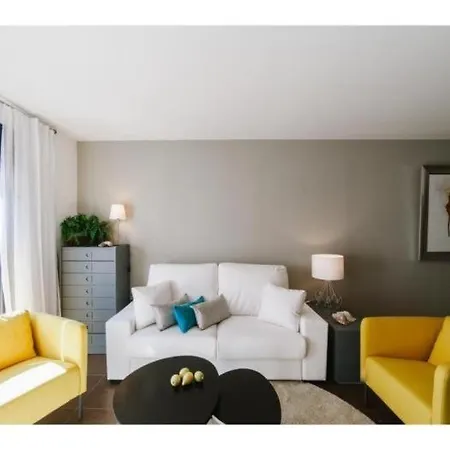 Appartement Spaces Deluxe Apartment- 3 Bedroom, 2 Bathroom, Next To Beach, Sleeps 6 *