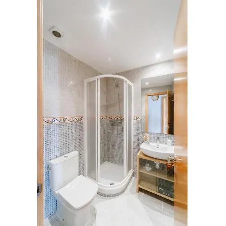 Spaces Deluxe Apartment- 3 Bedroom, 2 Bathroom, Next To Beach, Sleeps 6 Sitges