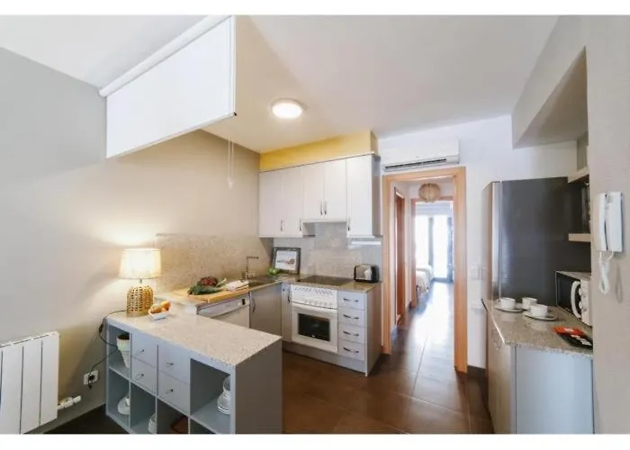 Spaces Deluxe Apartment- 3 Bedroom, 2 Bathroom, Next To Beach, Sleeps 6 Appartamento